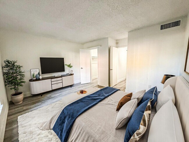 Building Photo - 5102 NW 79th Ave