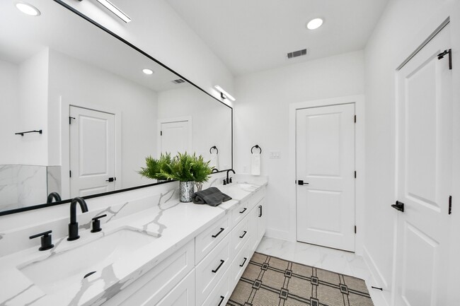 Building Photo - 2430 Harrington St