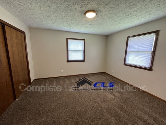 Building Photo - 1795 E Southern Manor Dr