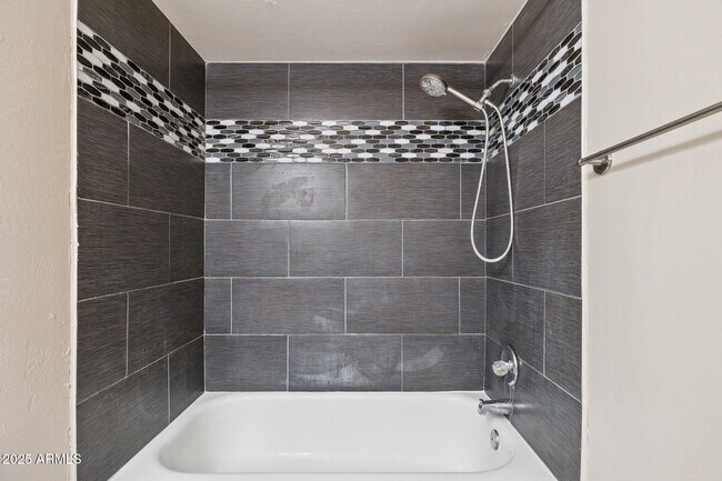 Building Photo - 4662 W Kings Ave