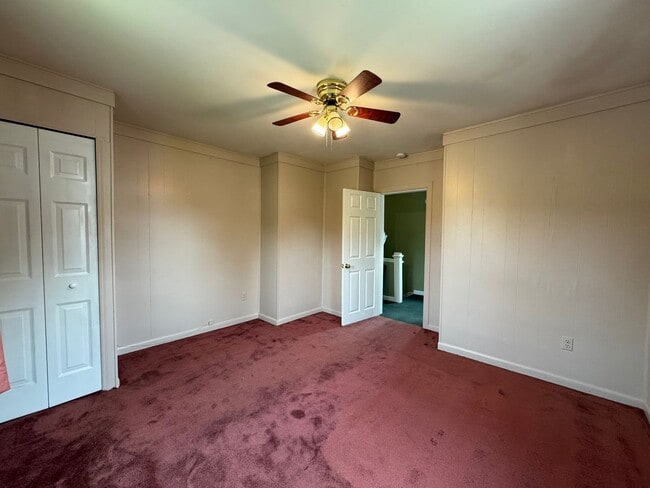 Building Photo - Charming 2 Bed 1.5 Bath Single Family Home...
