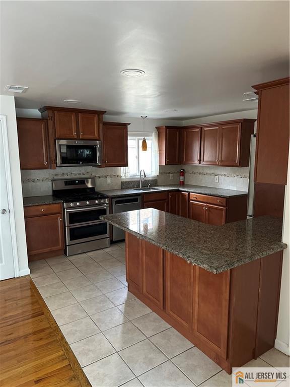 Building Photo - 1 Stanton St