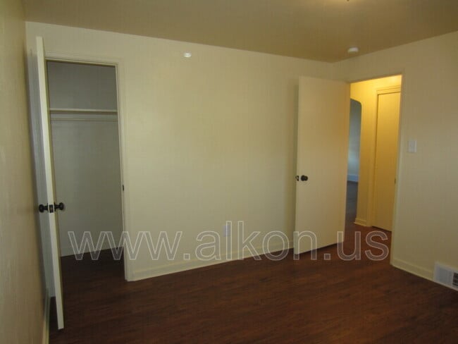 Building Photo - 4785 Yew St