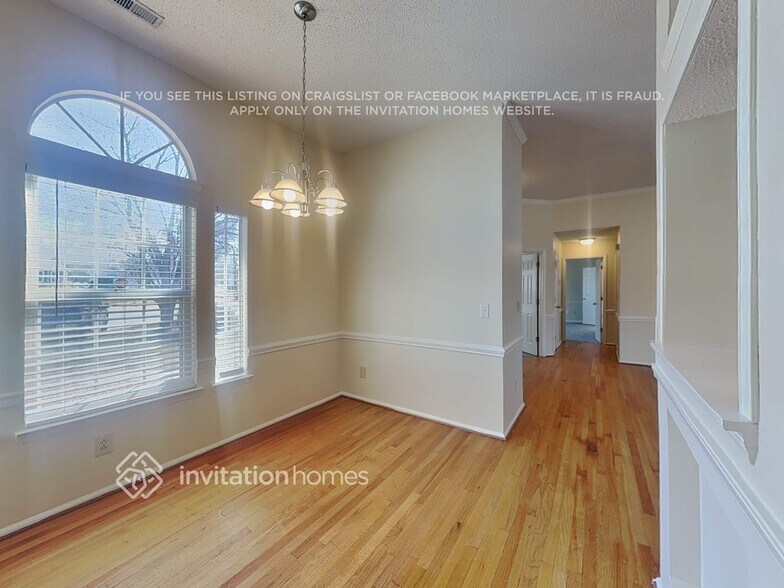 Building Photo - 14931 Rothwell Dr