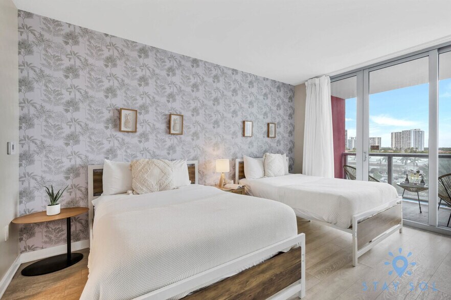 Building Photo - 2602 E Hallandale Beach Blvd