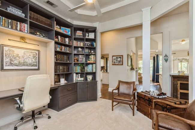 Building Photo - Spacious 3BR home with gorgeous finishes!!...