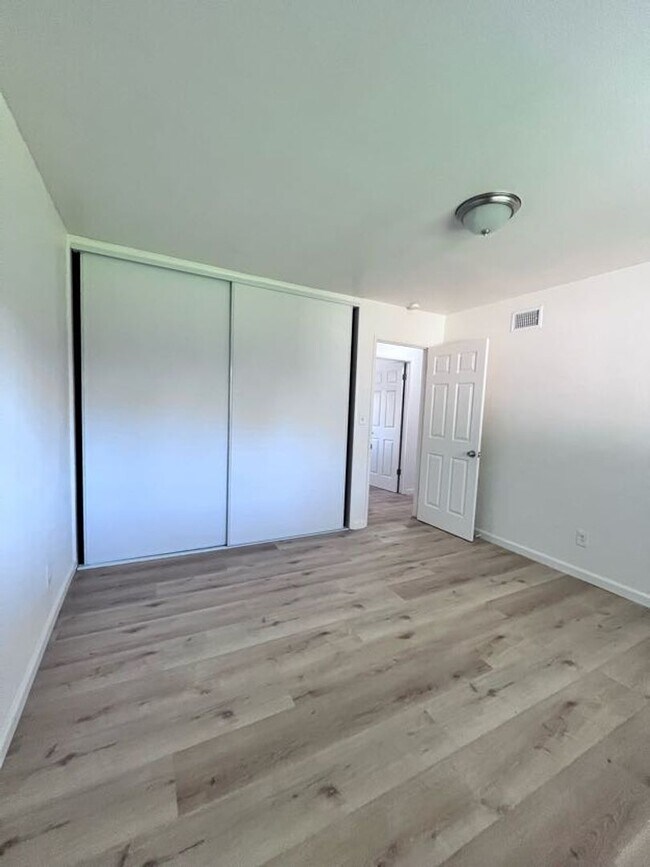 Building Photo - NEWLY RENOVATED South Redlands Home