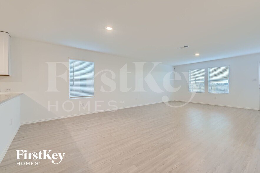 Building Photo - 3945 Far Horizon