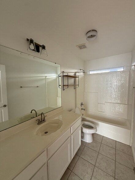 Second bathroom - 3626 Rodale Way