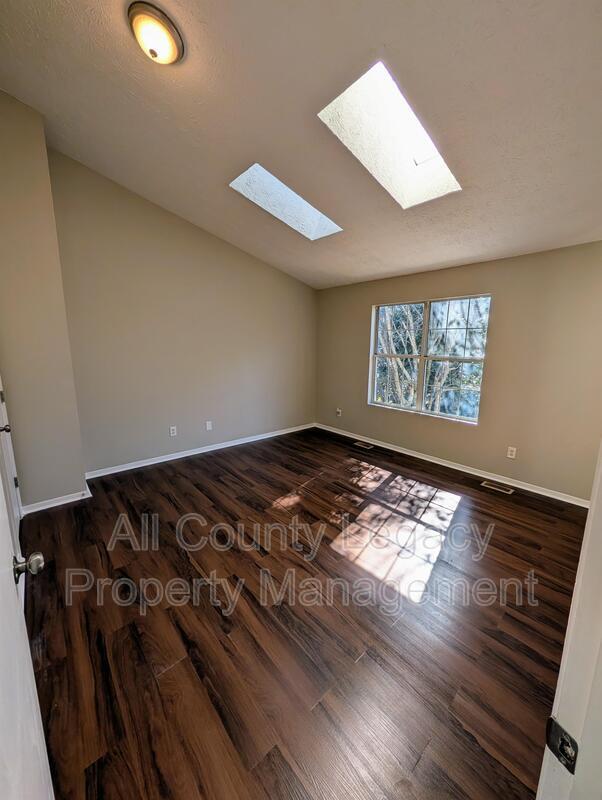 Building Photo - 5702 Wells Cir