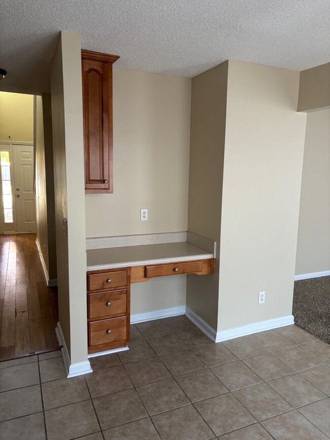 Building Photo - 121 Faybrook Dr