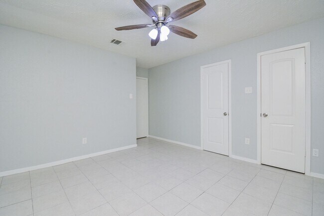 Building Photo - Charming Home for Rent in Southwest Houston !