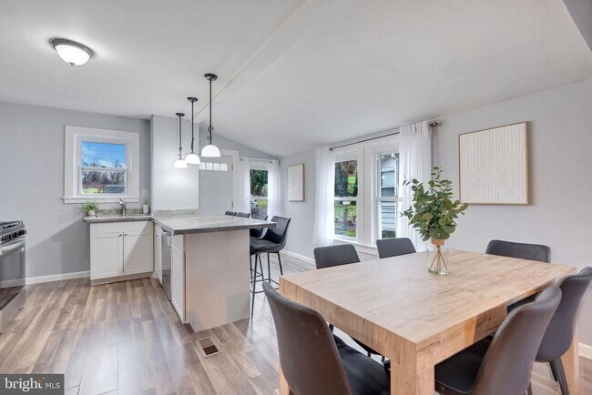 Building Photo - 504 Capitol Heights Blvd