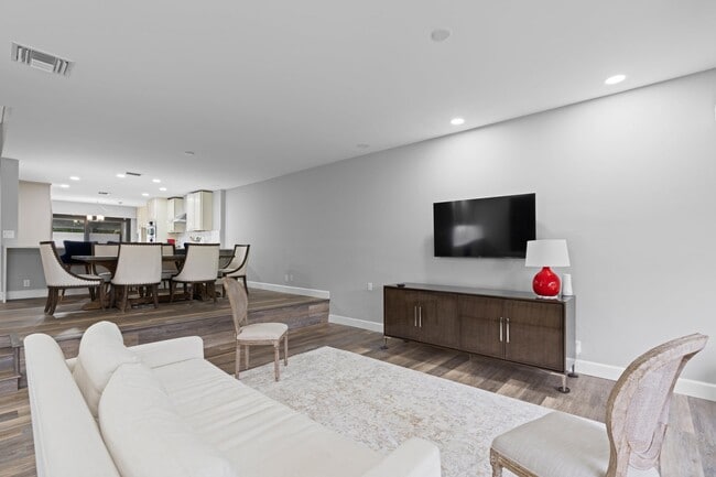 Building Photo - 2435 Presidential Way