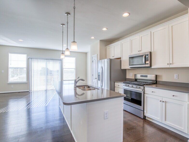 Building Photo - 107 Alderman Way