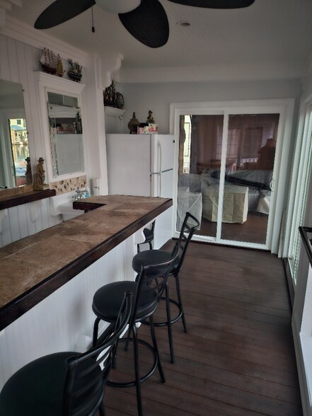 Building Photo - 18989 NE Marine Dr