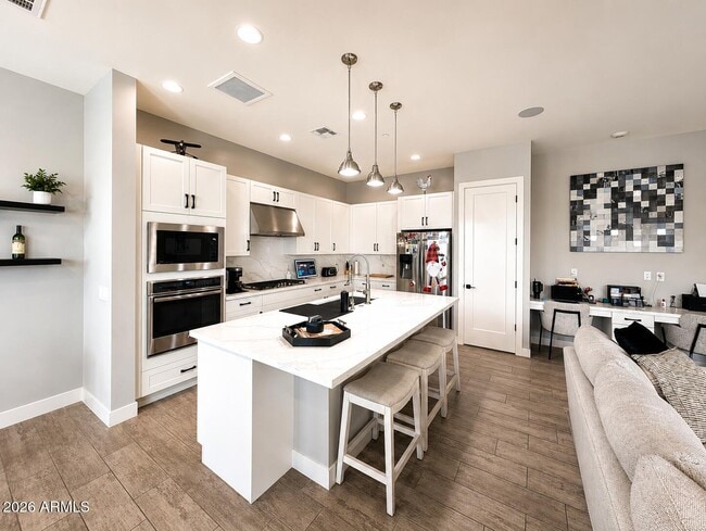 Building Photo - 6931 E Orion Dr