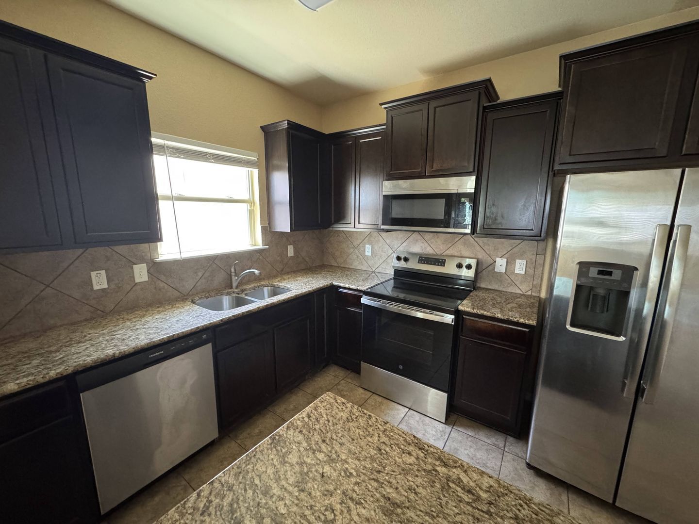 Building Photo - 6406 Clear Brook Dr