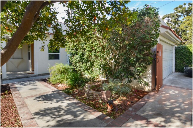 Building Photo - Charming 1 bedroom ADU in Santa Ana!