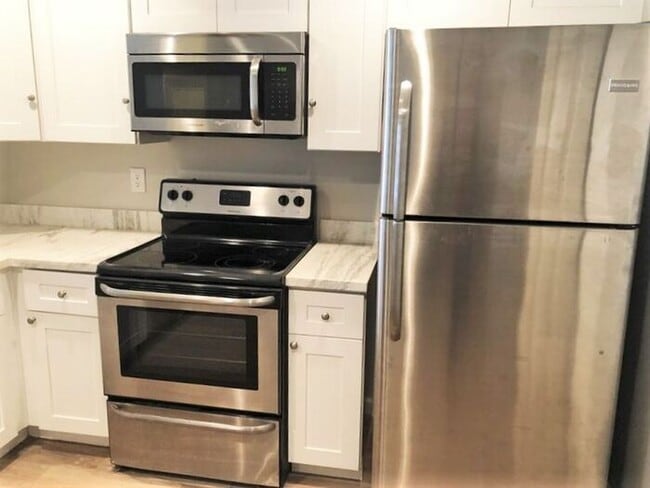 Building Photo - Remodeled 2 bedroom / 2 Full Bath