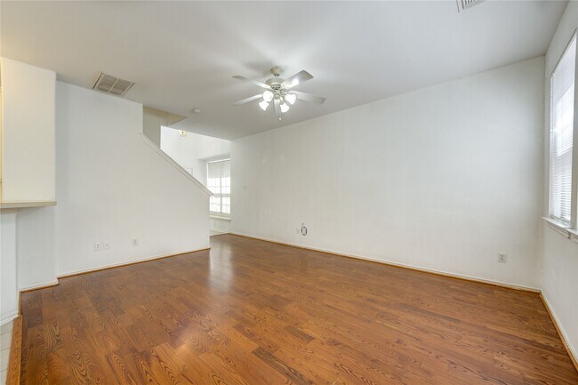 Building Photo - 225 Summerhaze Cir