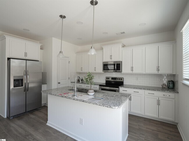 Building Photo - 403 Bryland Wy