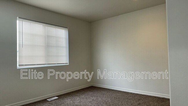 Building Photo - 175 S Stardust Ct