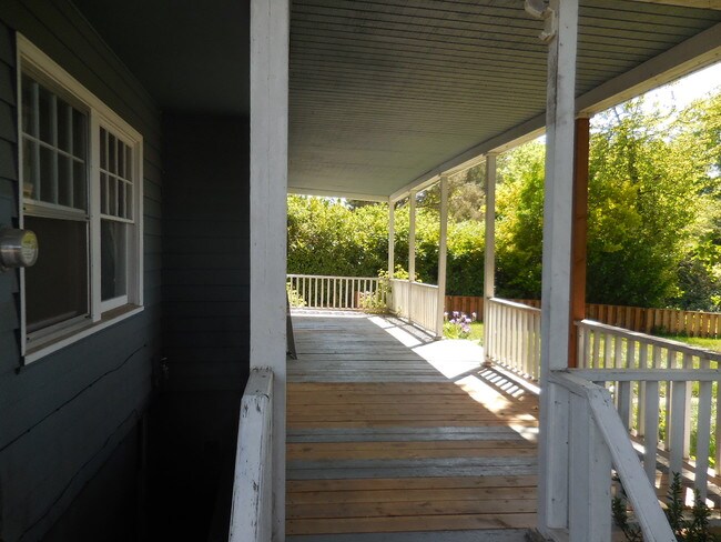 Building Photo - 16093 SW Roy Rogers Rd