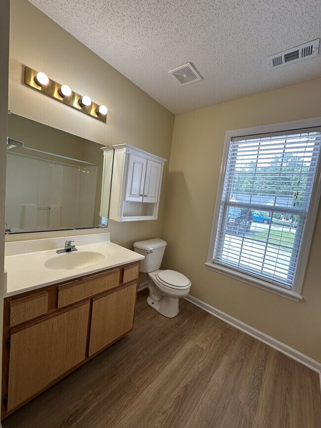 Building Photo - Charming 3 Bedroom Home with 2 Full Baths -305 Firethorn Ln.