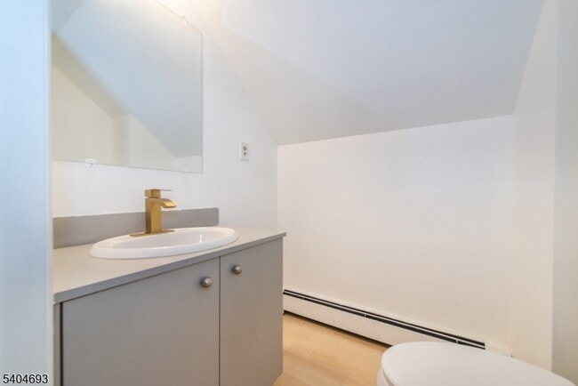 Building Photo - 116 Edison St