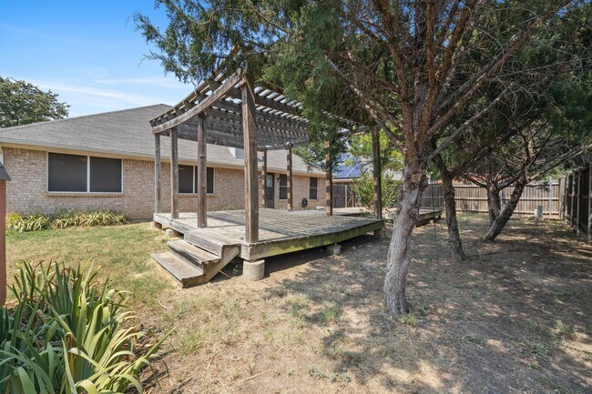 Building Photo - 2902 Hollis Dr