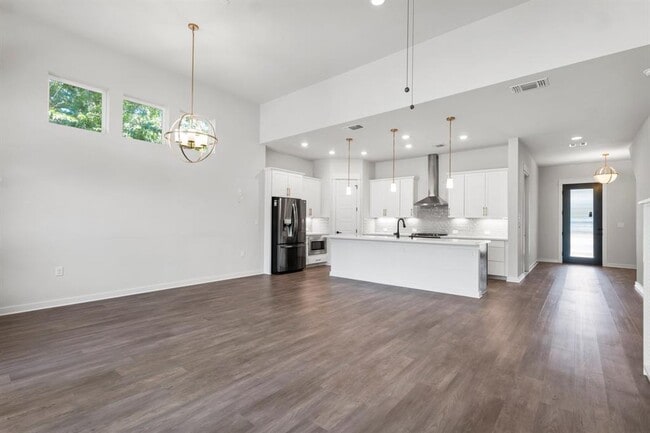 Building Photo - 2303 Rogge Ln