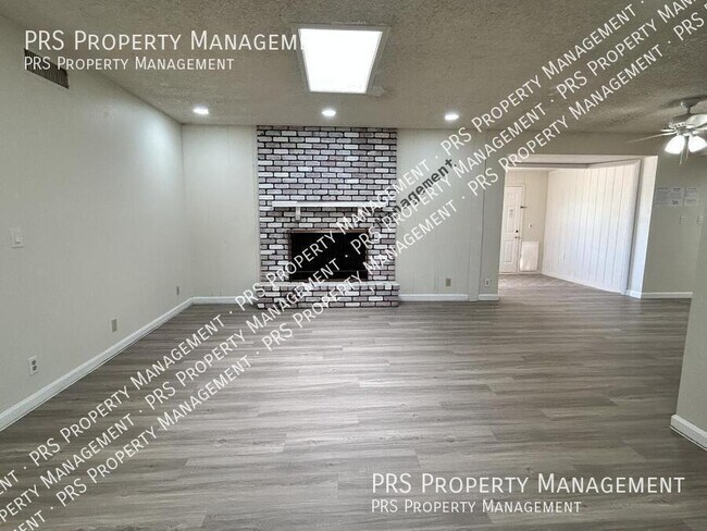 Building Photo - 711 N Oracle-