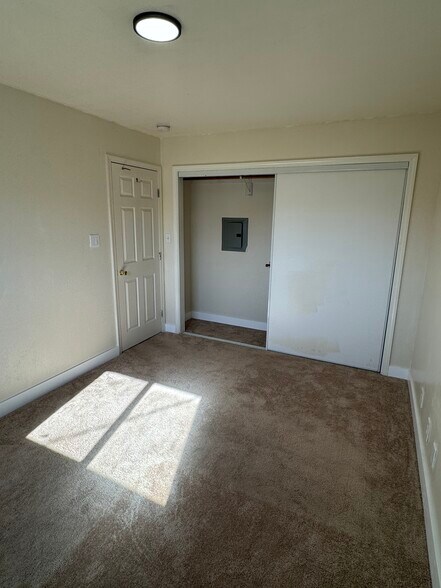 Building Photo - 10920 Apricot St