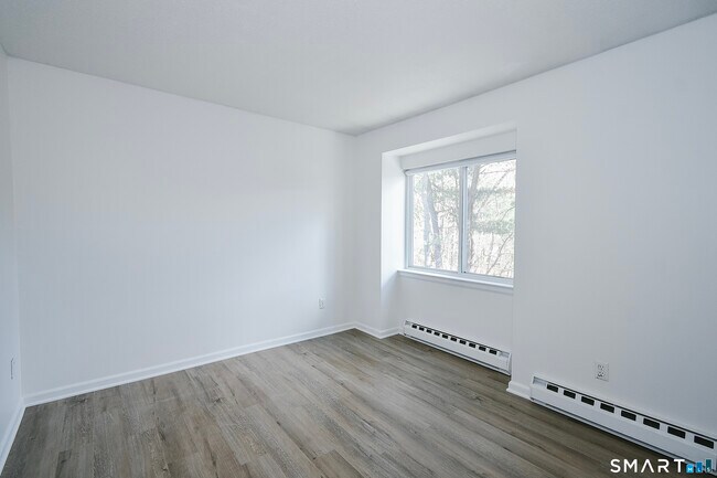 Building Photo - 421 Emmett St