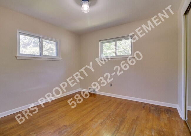 Building Photo - 2 bedroom duplex unit