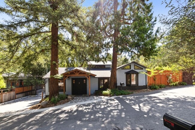 Building Photo - 19940 Oakmont Dr