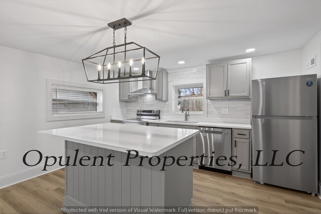 Building Photo - 1216 Stevens Ave NE