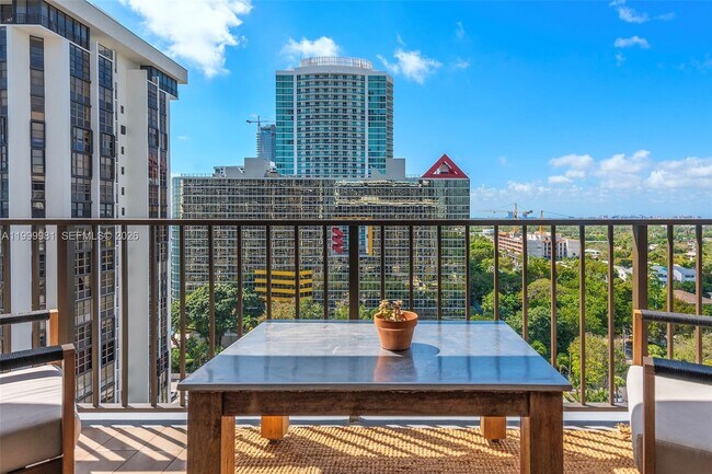 Building Photo - 1915 Brickell Ave