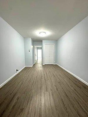 Building Photo - 1 bedroom in RIDGEWOOD NY 11385