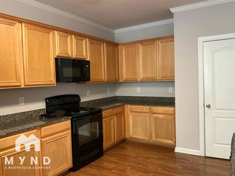 Building Photo - 1313 Stone Bay Dr SW