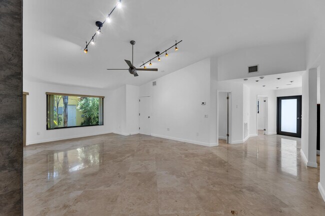 Building Photo - 2119 N 14th Terrace