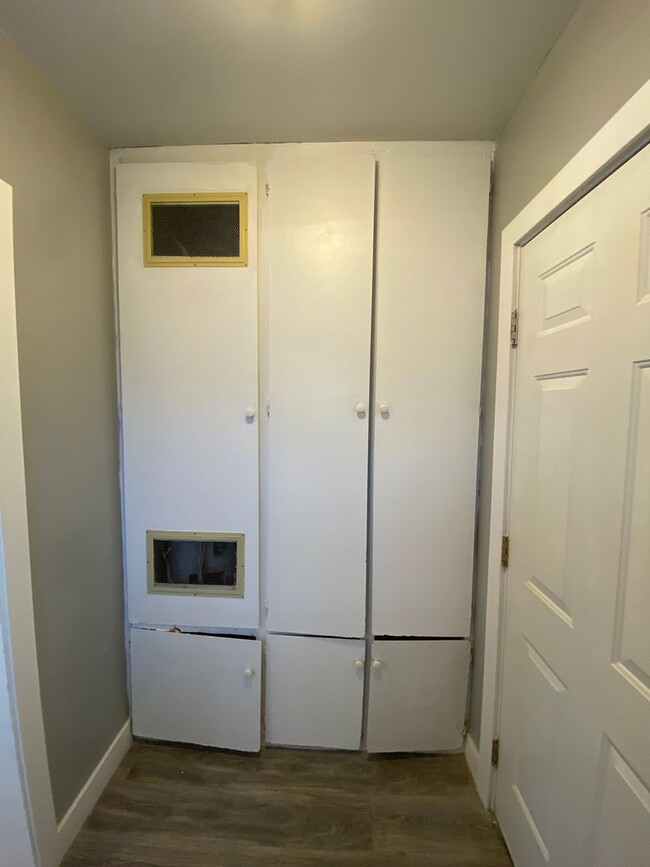 Building Photo - Follow the yellow brick to this Remodeled 2 BD 1 BA House in NE Bakersfield