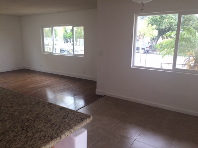 Building Photo - 627 S Kern Ave