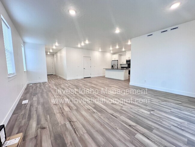 Building Photo - Luxury Townhome available now!