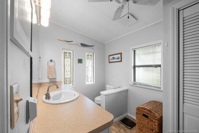 Building Photo - 7894 SE Saratoga Dr