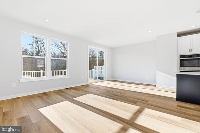 Building Photo - 1017 Venifena Terrace SE