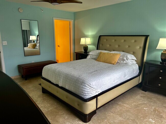 Building Photo - 7824 Collins Ave