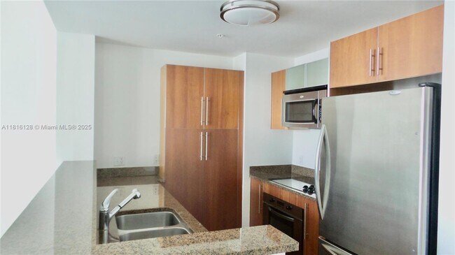 Building Photo - 300 S Biscayne Blvd