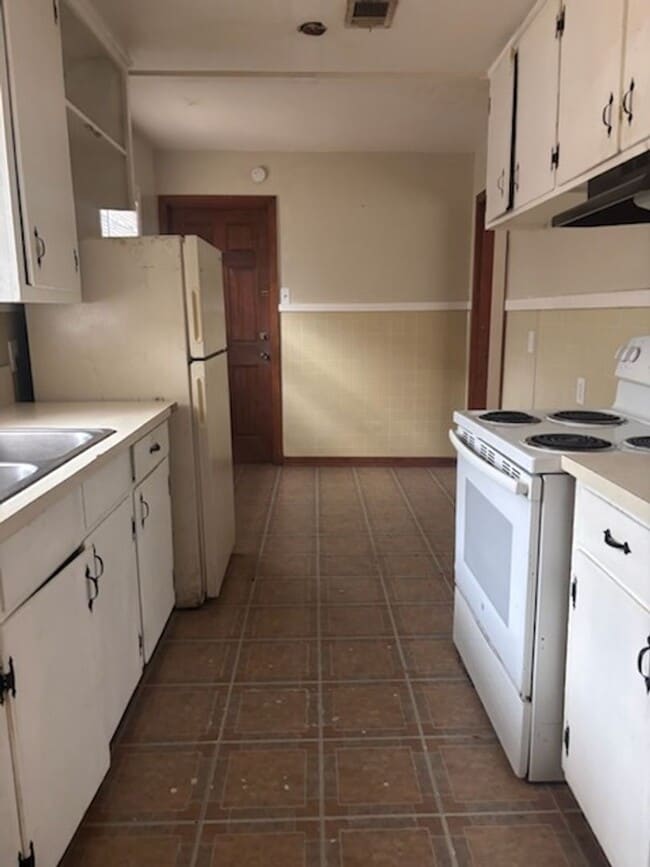 Building Photo - 323 Sykes Rd